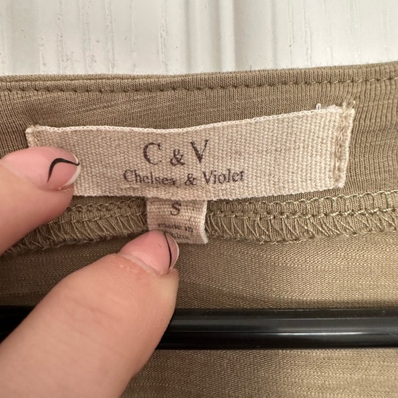 Green short sleeve top with ruffle puff sleeves and button down - Picture 3 of 3